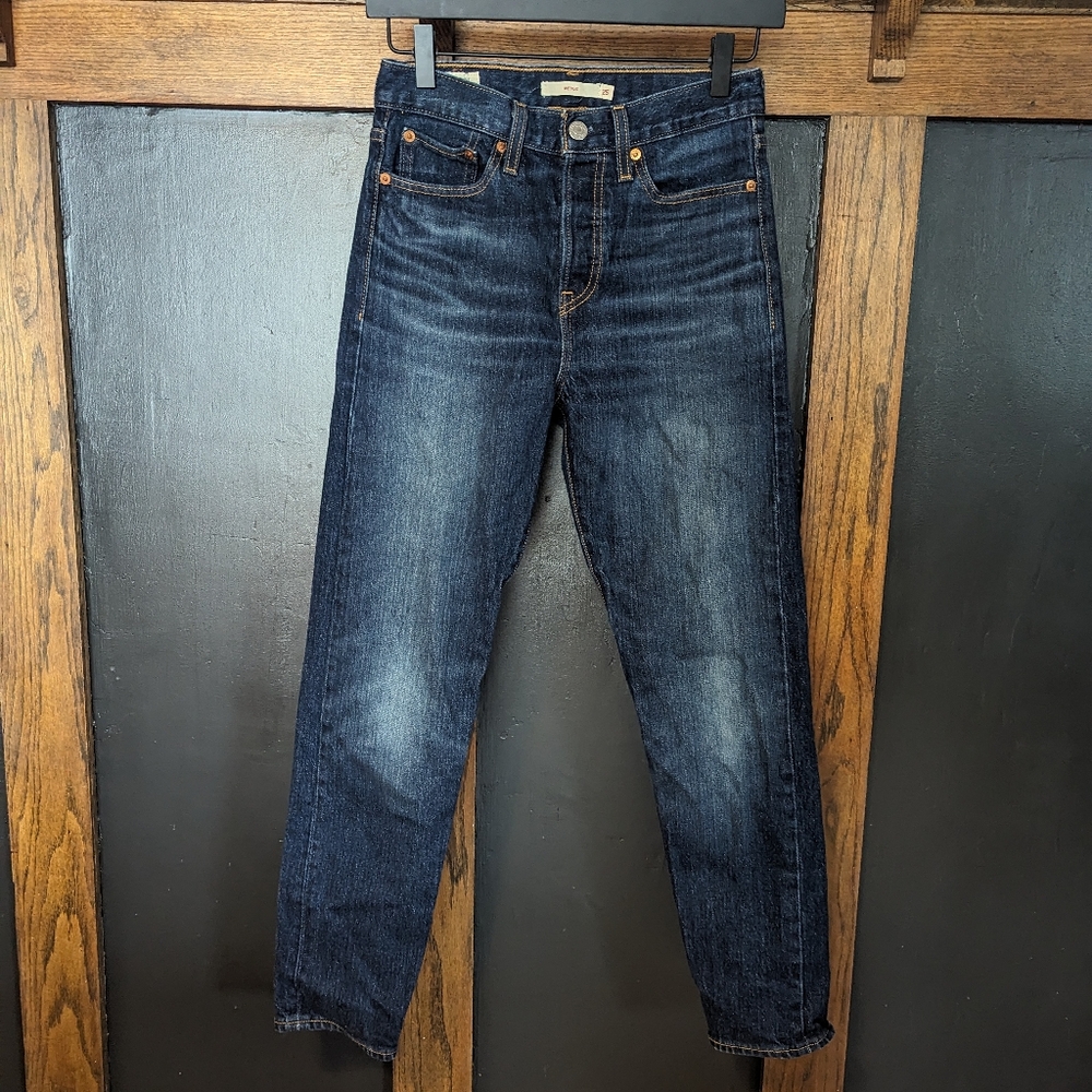 Levi’s Wedgie 25